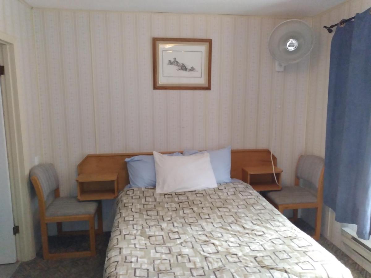 Appletree Inn Radium Hot Springs Esterno foto