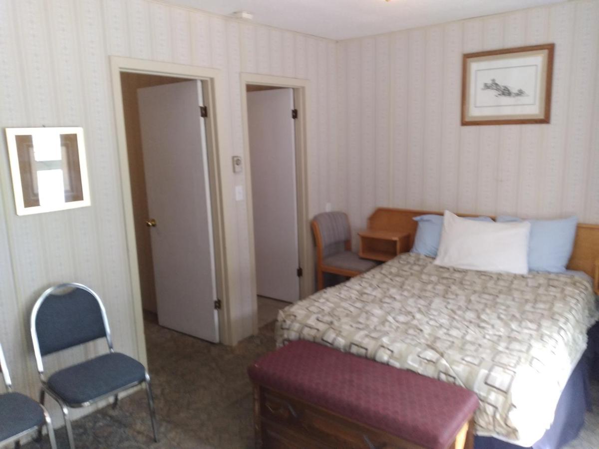 Appletree Inn Radium Hot Springs Esterno foto