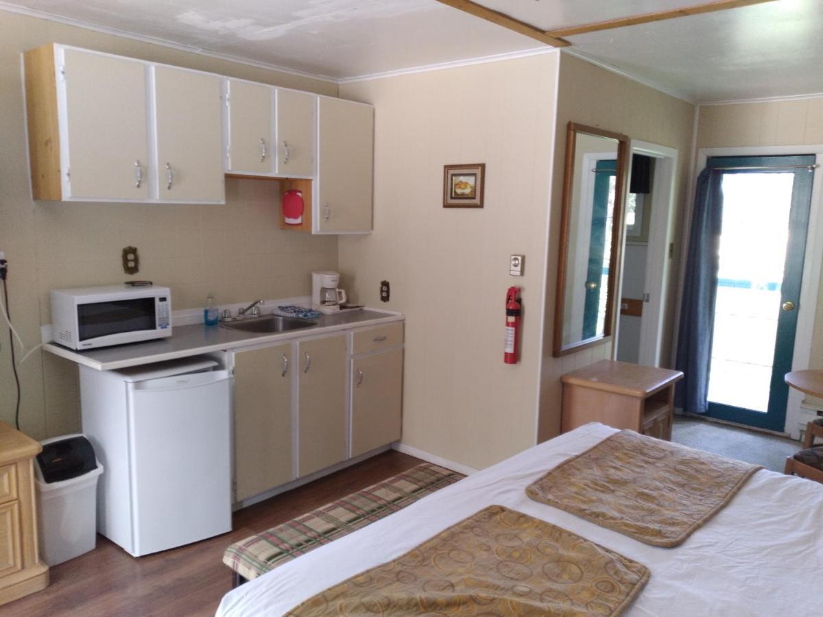 Appletree Inn Radium Hot Springs Esterno foto