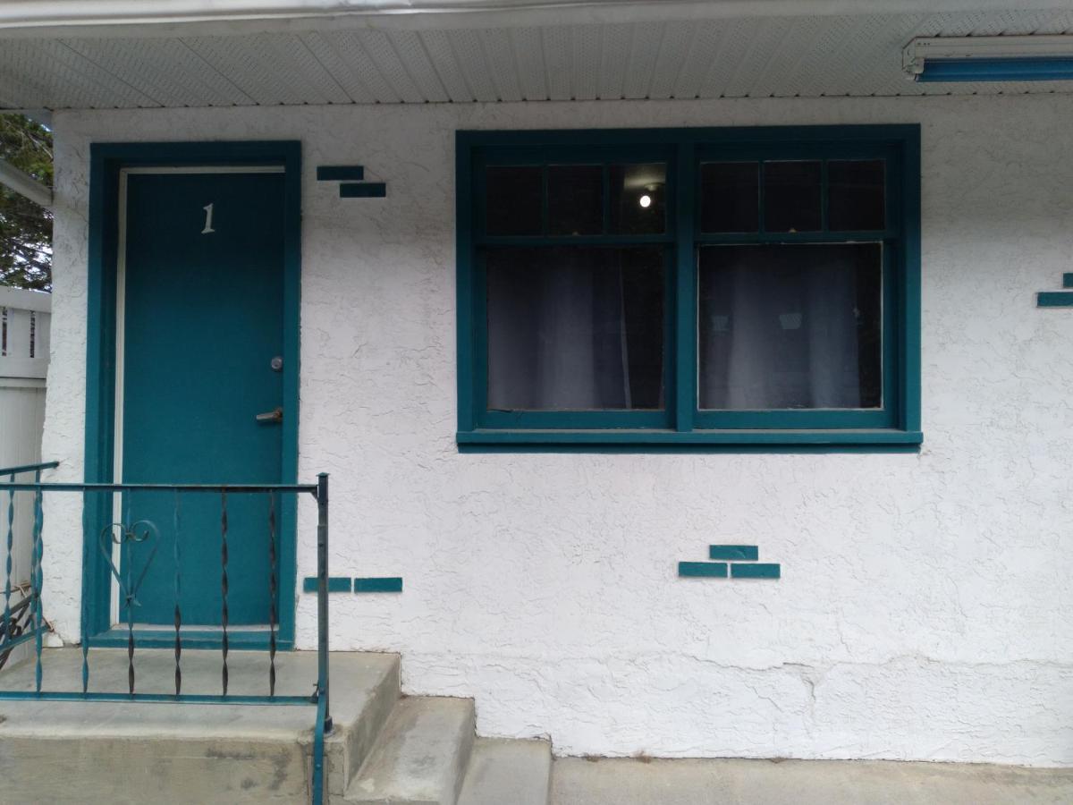 Appletree Inn Radium Hot Springs Esterno foto