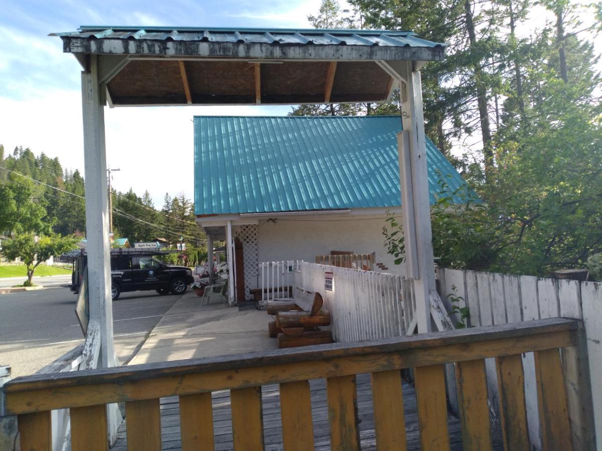 Appletree Inn Radium Hot Springs Esterno foto