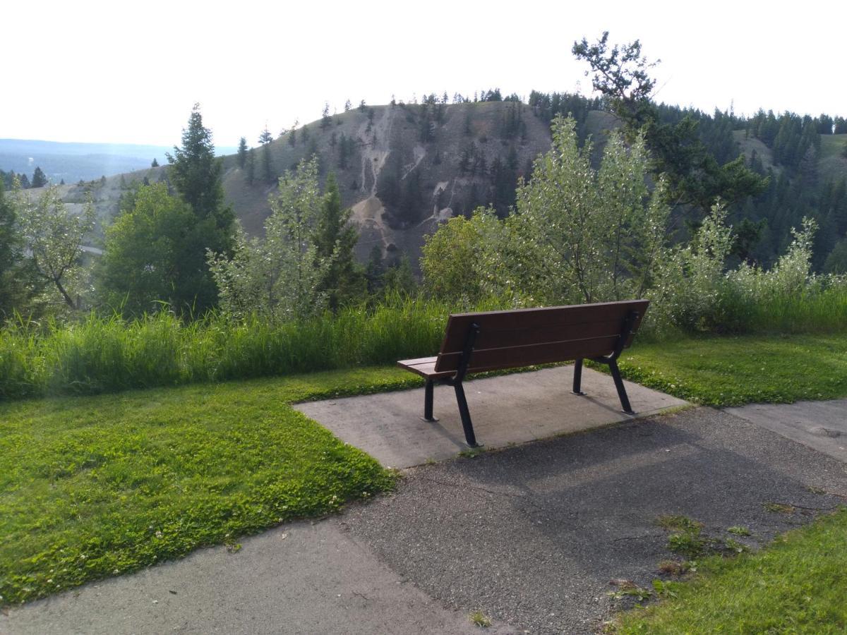 Appletree Inn Radium Hot Springs Esterno foto
