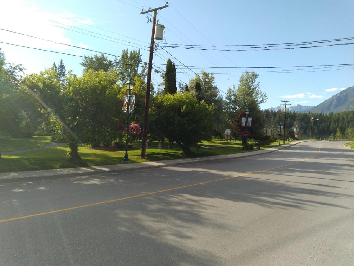 Appletree Inn Radium Hot Springs Esterno foto