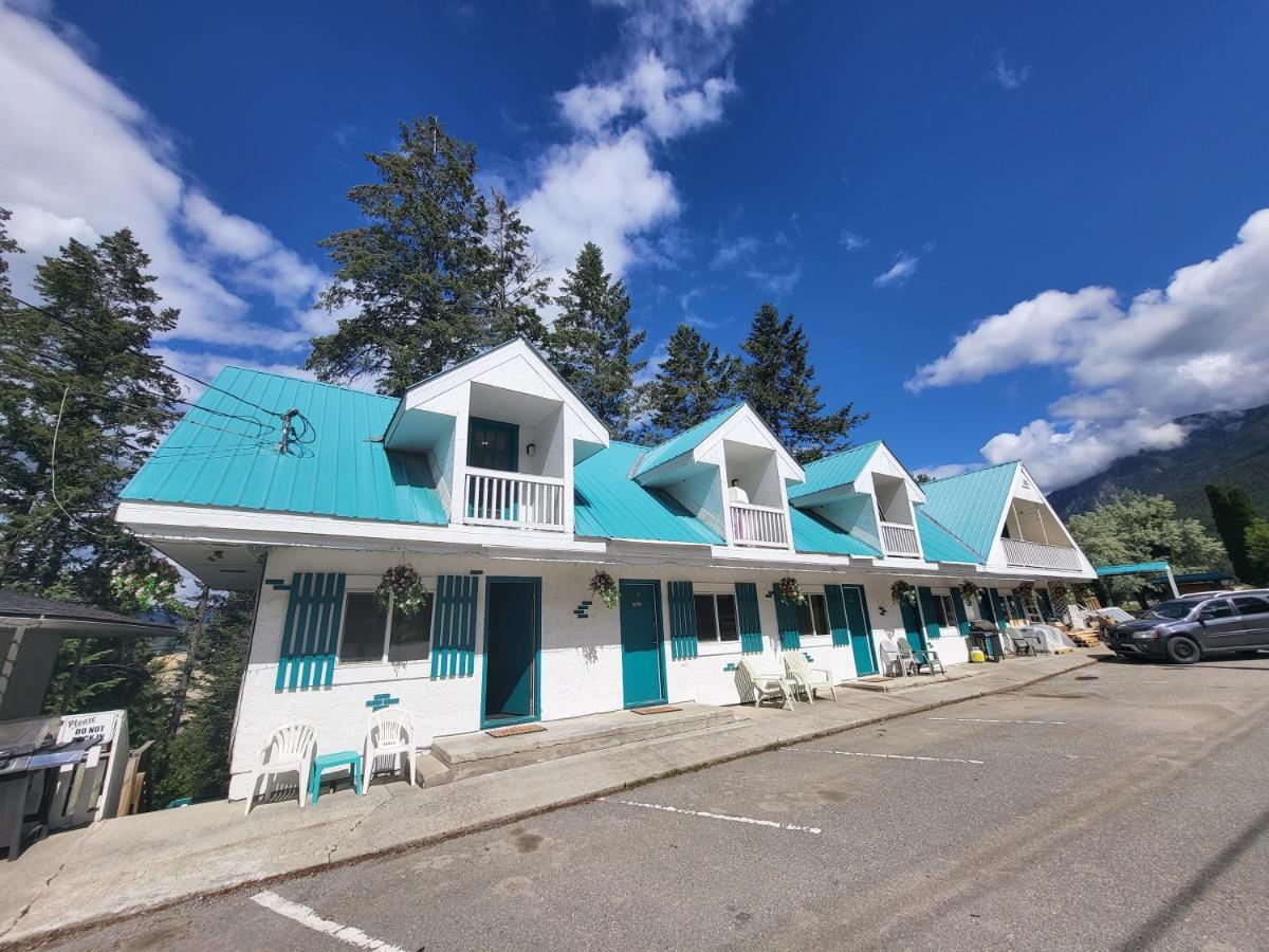 Appletree Inn Radium Hot Springs Esterno foto