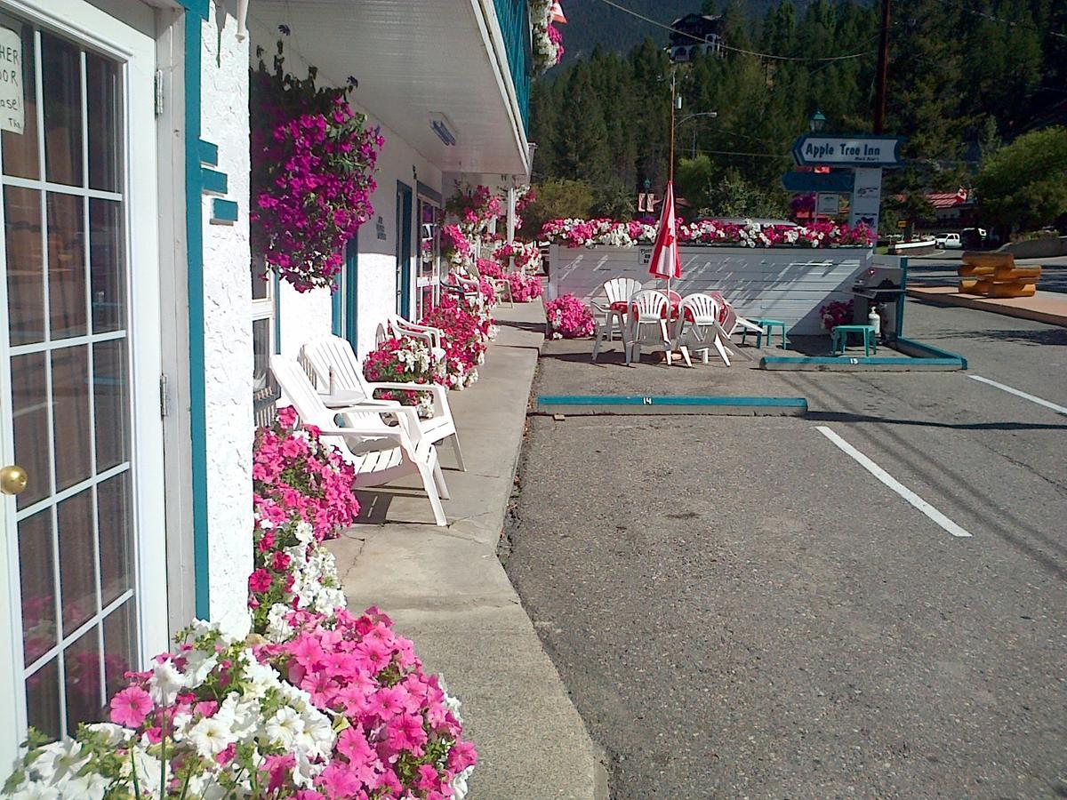 Appletree Inn Radium Hot Springs Esterno foto