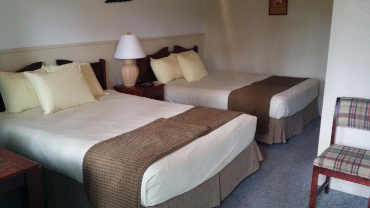 Appletree Inn Radium Hot Springs Esterno foto
