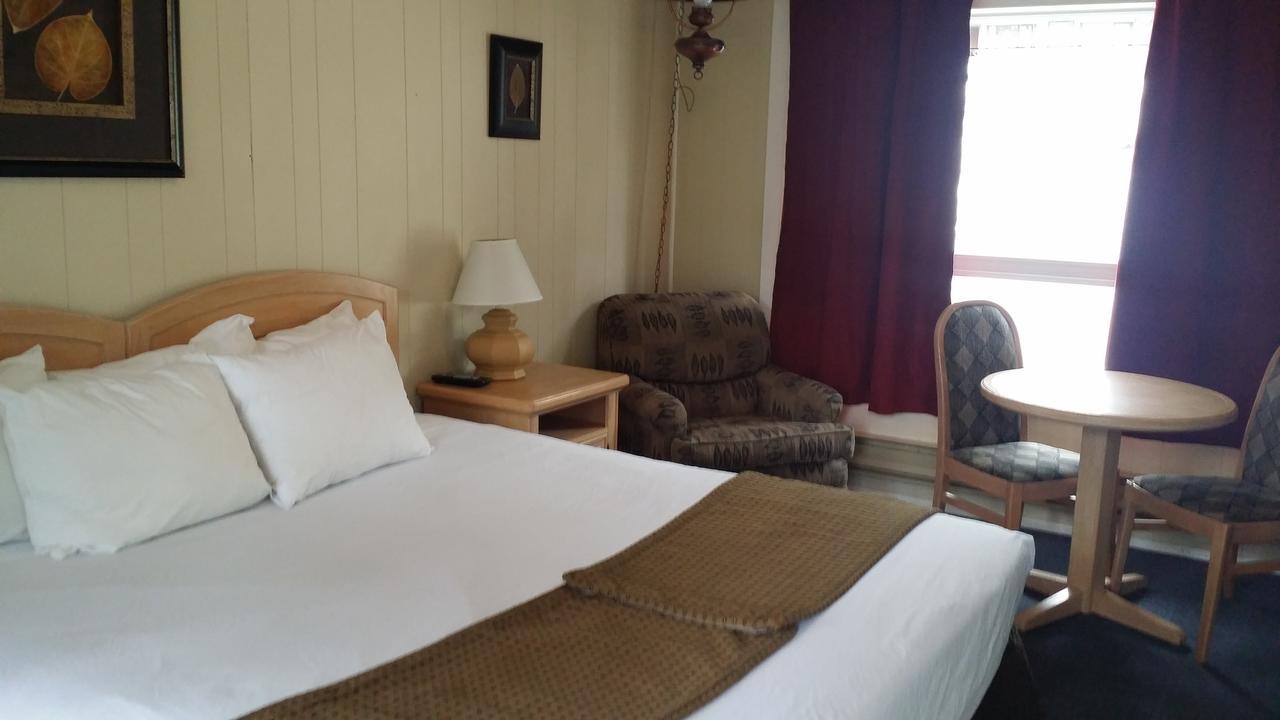 Appletree Inn Radium Hot Springs Esterno foto