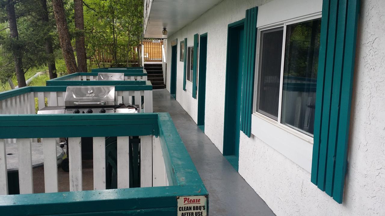 Appletree Inn Radium Hot Springs Esterno foto