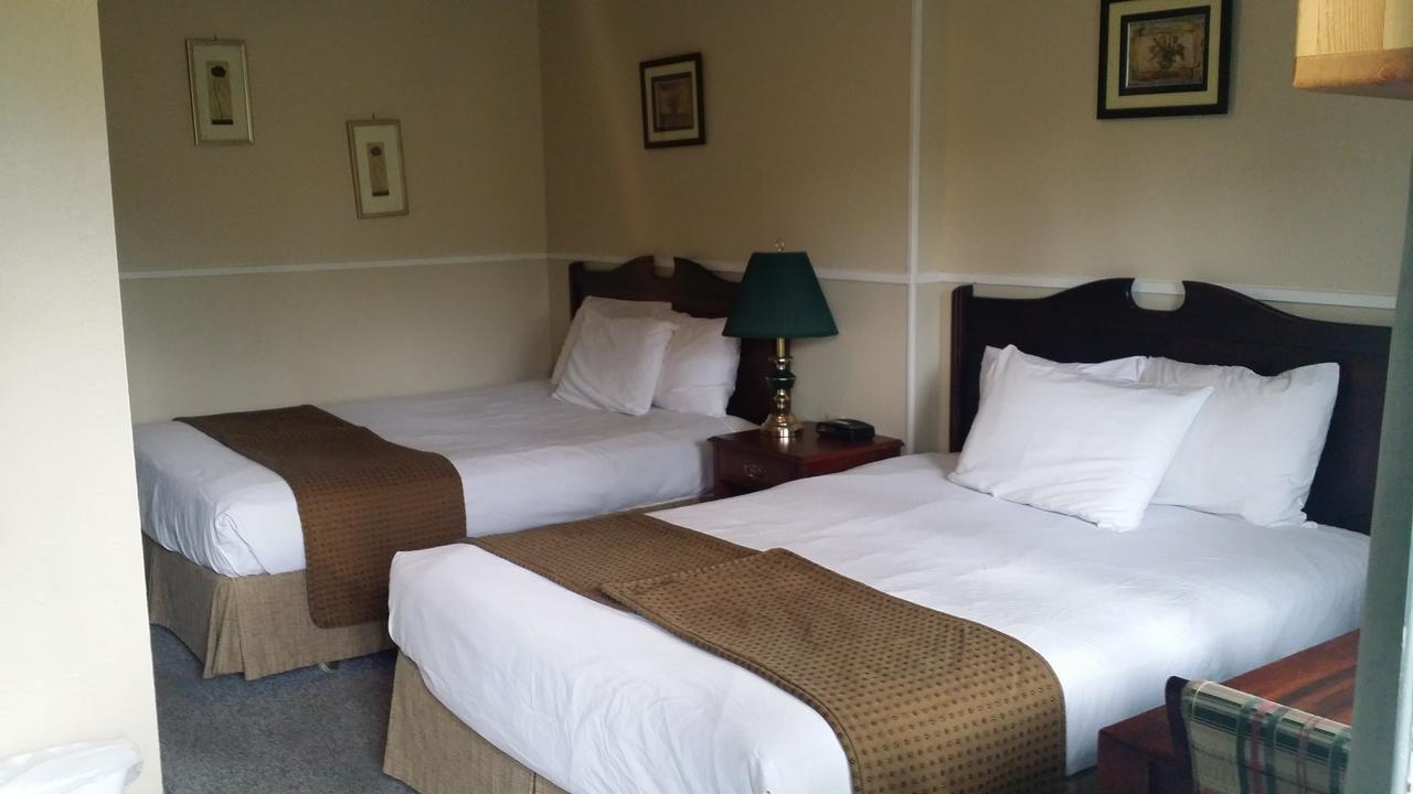 Appletree Inn Radium Hot Springs Esterno foto