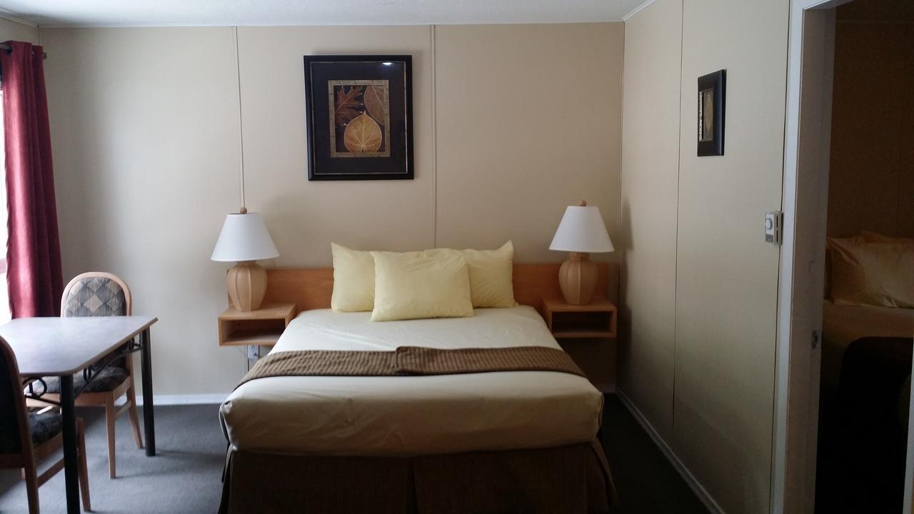 Appletree Inn Radium Hot Springs Esterno foto