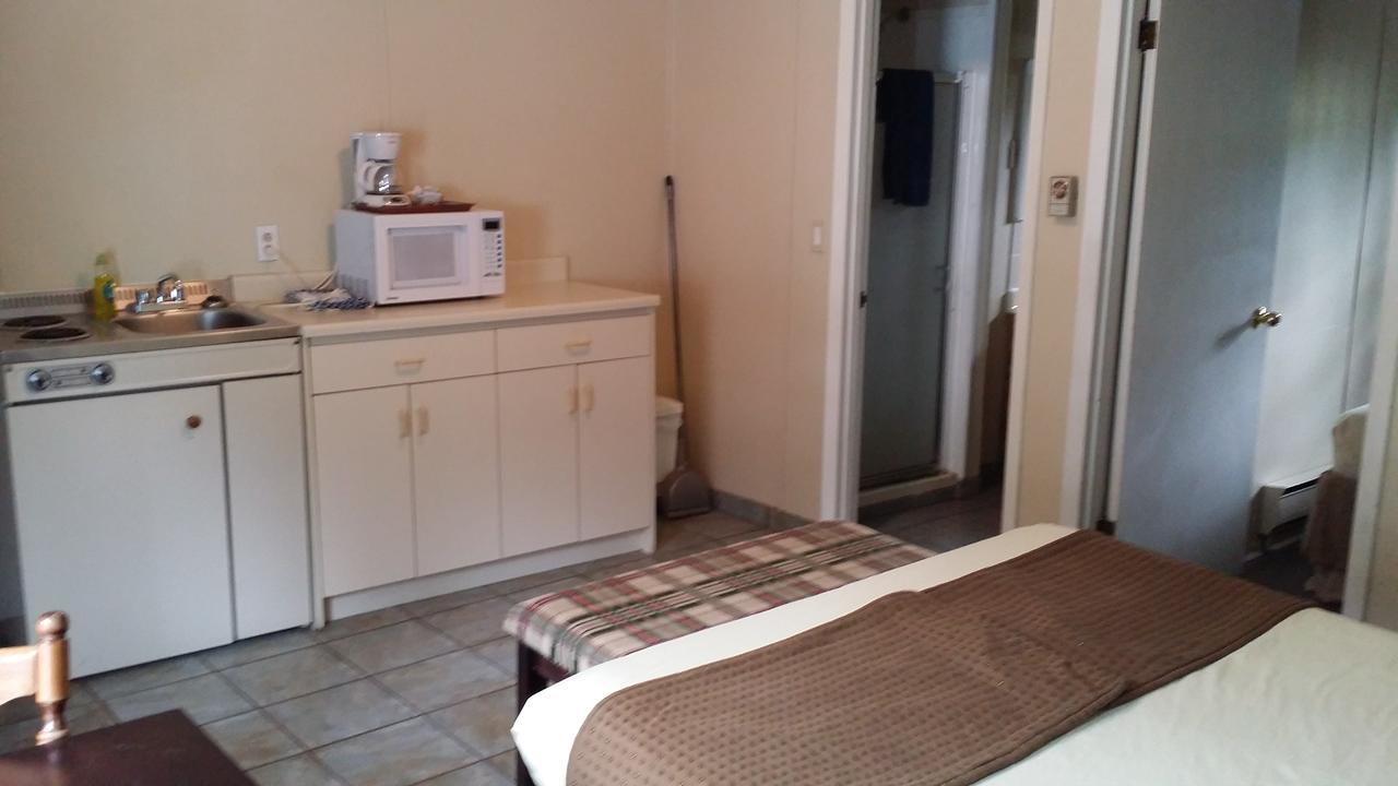 Appletree Inn Radium Hot Springs Esterno foto