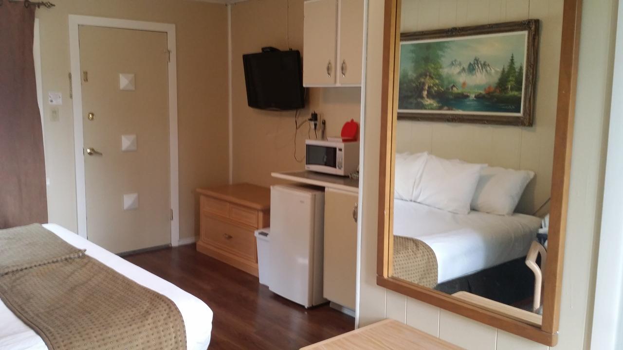 Appletree Inn Radium Hot Springs Esterno foto