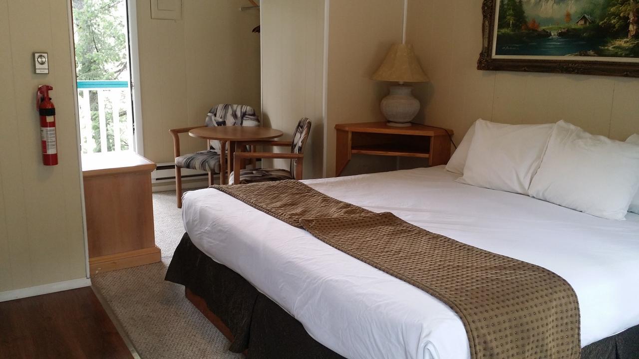 Appletree Inn Radium Hot Springs Esterno foto