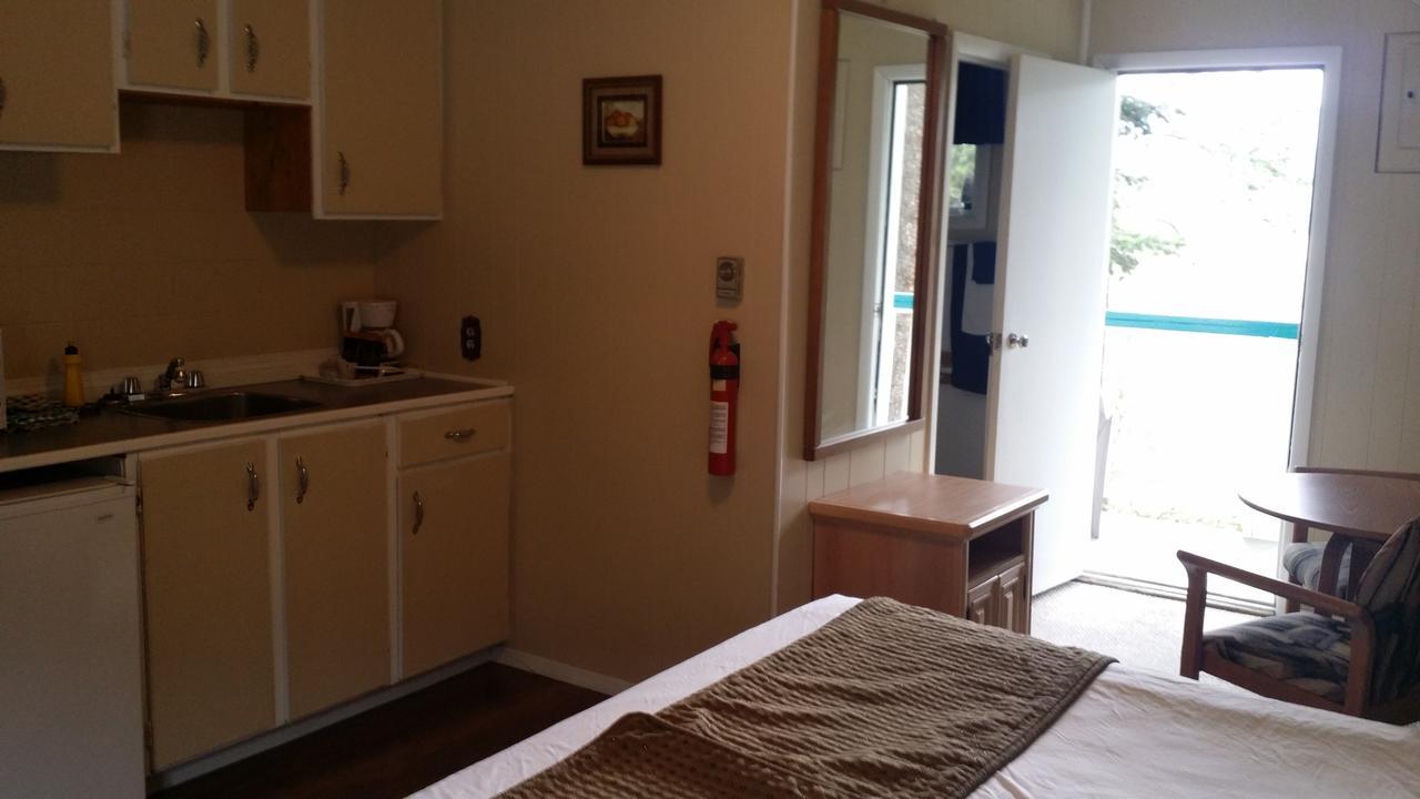 Appletree Inn Radium Hot Springs Esterno foto